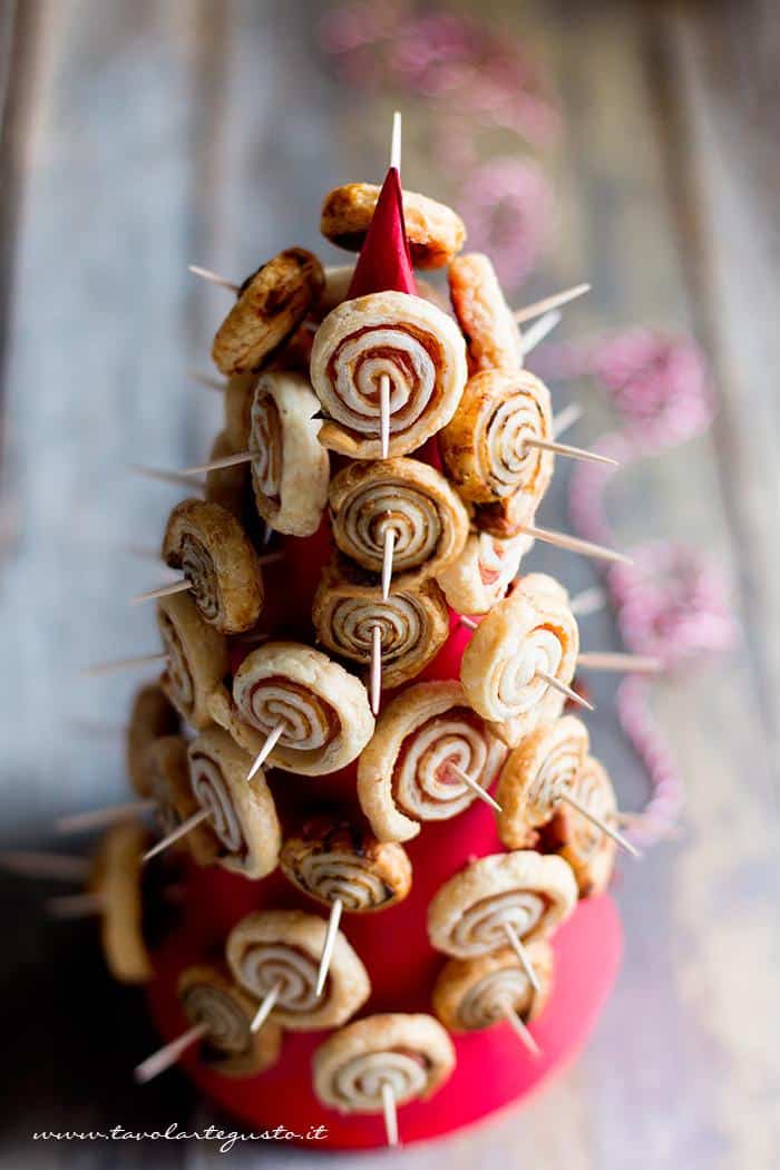 Antipasti Di Natale Divertenti.Albero Di Girelle Di Sfoglia Ricetta Antipasto Di Natale