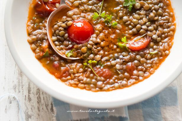 zuppa di lenticchie - Ricetta di Tavolartegusto
