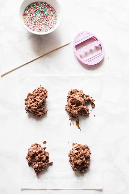 Come fare gli ovetti1 -Ricetta Ovetti di cioccolato e riso soffiato