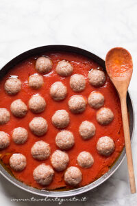 Polpette al sugo morbide e buonissime - Ricetta di Tavolartegusto