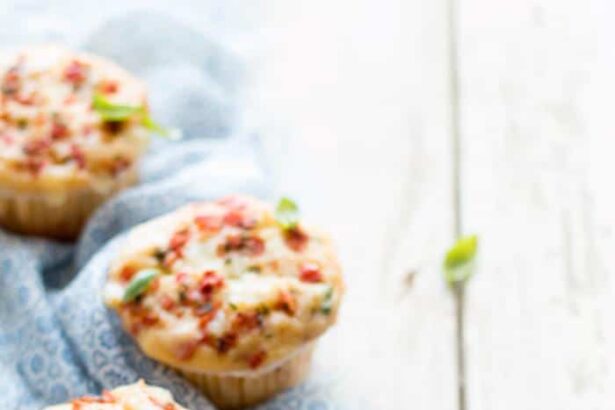 Muffin salati provola e pomodorini - Ricetta Muffin salati provola e pomodorini