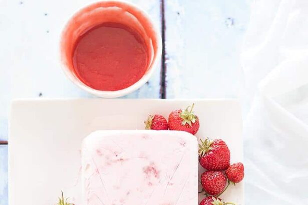 Semifreddo alle fragole - Ricetta Semifreddo alle fragole