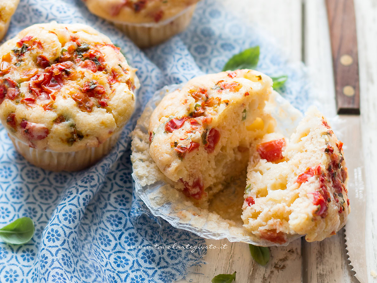 muffin salati provola e pomodorini