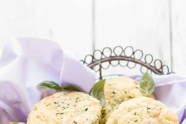 Muffin alle zucchine - Ricetta Muffin salati alle zucchine - Ricetta di Tavolartegusto