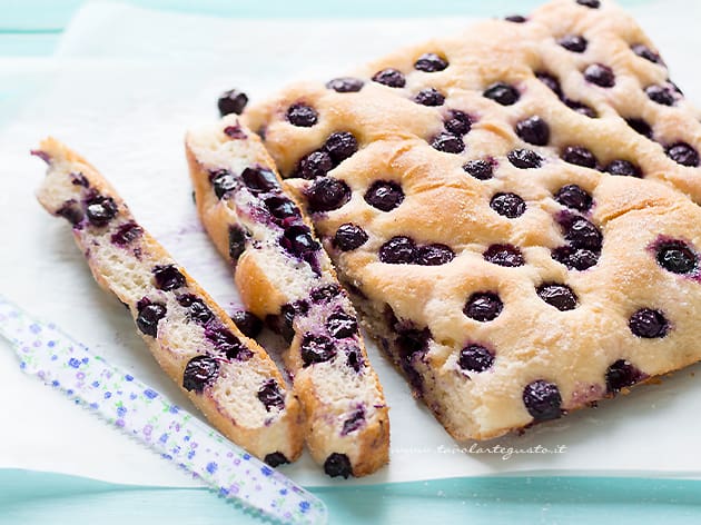 Schiacciata con l'uva Ricetta Toscana - Ricetta Ciaccia all'uva- - Ricetta di Tavolartegusto