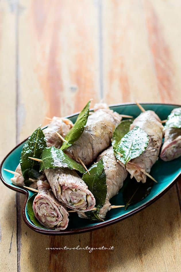 Involtini di carne con funghi - Ricetta Involtini di carne con funghi
