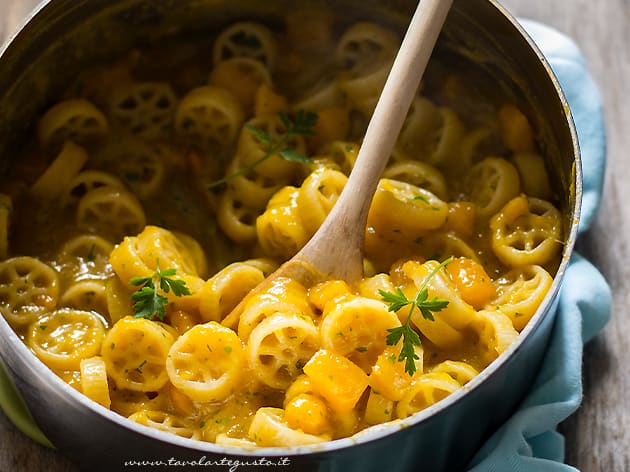 Pasta e Zucca - Ricetta Pasta e Zucca originale napoletana-