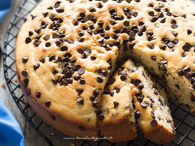 torta con gocce di cioccolato - Ricetta di Tavolartegusto