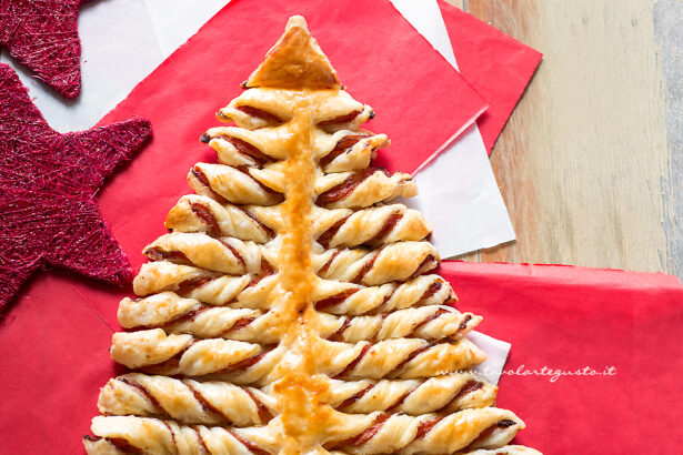 Albero di Natale di pasta Sfoglia - Ricetta Albero di sfoglia