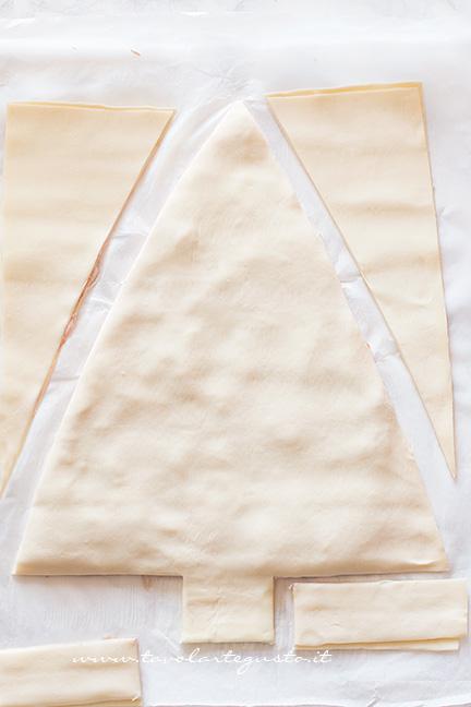 Come fare l'albero di pasta sfoglia (3) - Ricetta Albero di Natale di pasta Sfoglia