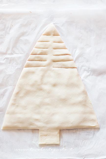 Come fare l'albero di pasta sfoglia (4) - Ricetta Albero di Natale di pasta Sfoglia