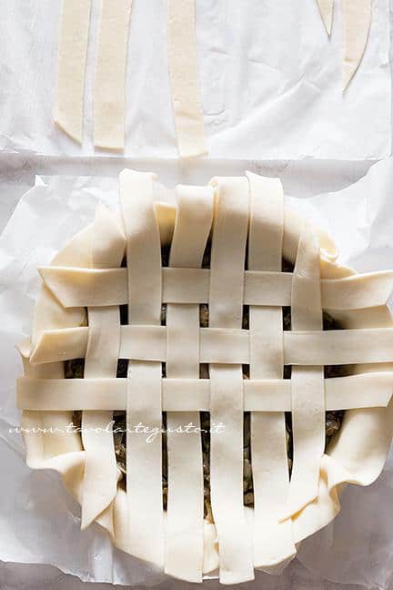 Come fare l'intreccio di pasta brisè 2 - Ricetta Pizza di Scarola