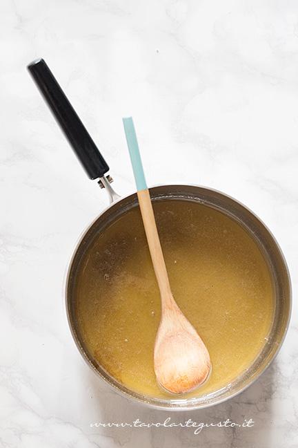Miele sciolto con lo zucchero - Ricetta Struffoli