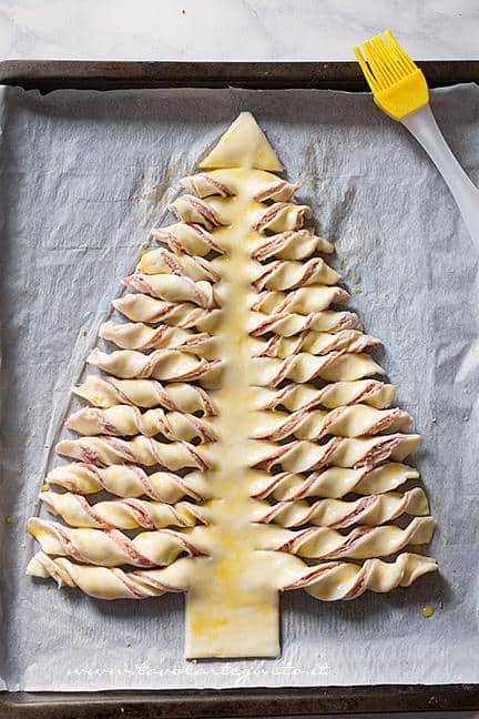 Albero Di Natale Pasta Sfoglia E Nutella.Albero Di Natale Di Pasta Sfoglia La Ricetta Passo Passo Facile E Veloce