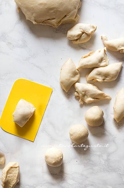 Come formare le palline di Danubio dolce- Ricetta Danubio Dolce