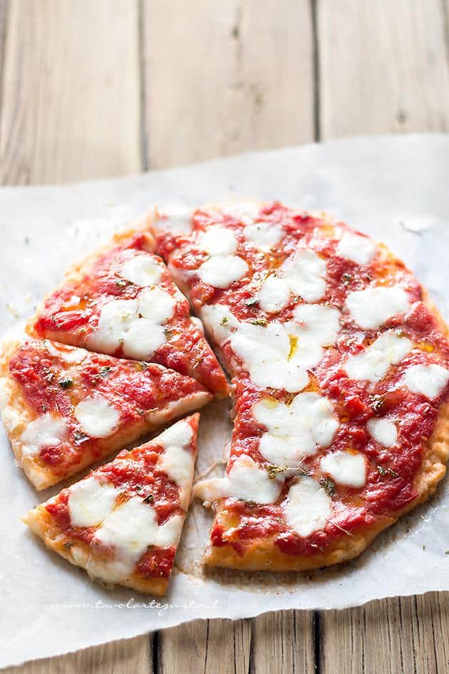Pizza Veloce allo yogurt - Ricetta Pizza Veloce allo yogurt, Golosissima senza lievitazione