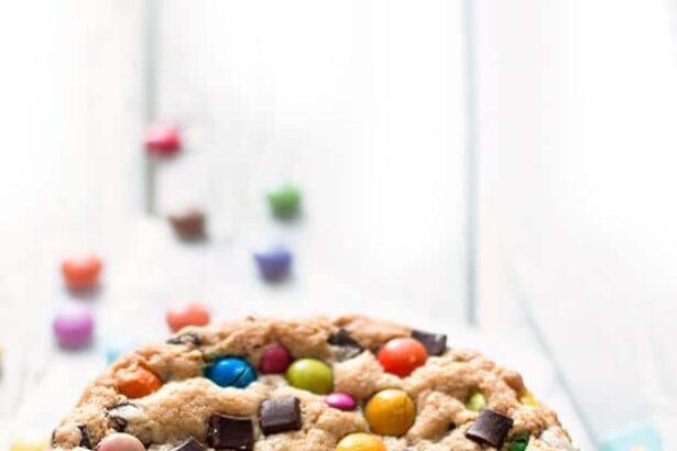 Ricetta Torta Cookie con Smarties e M&M's