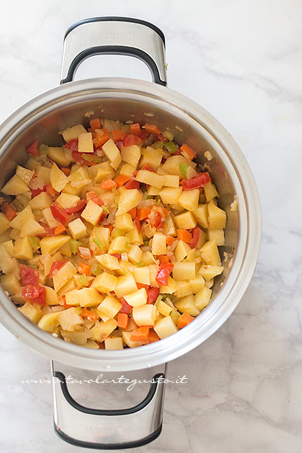 Rosolare verdure e patate - Ricetta Pasta e patate