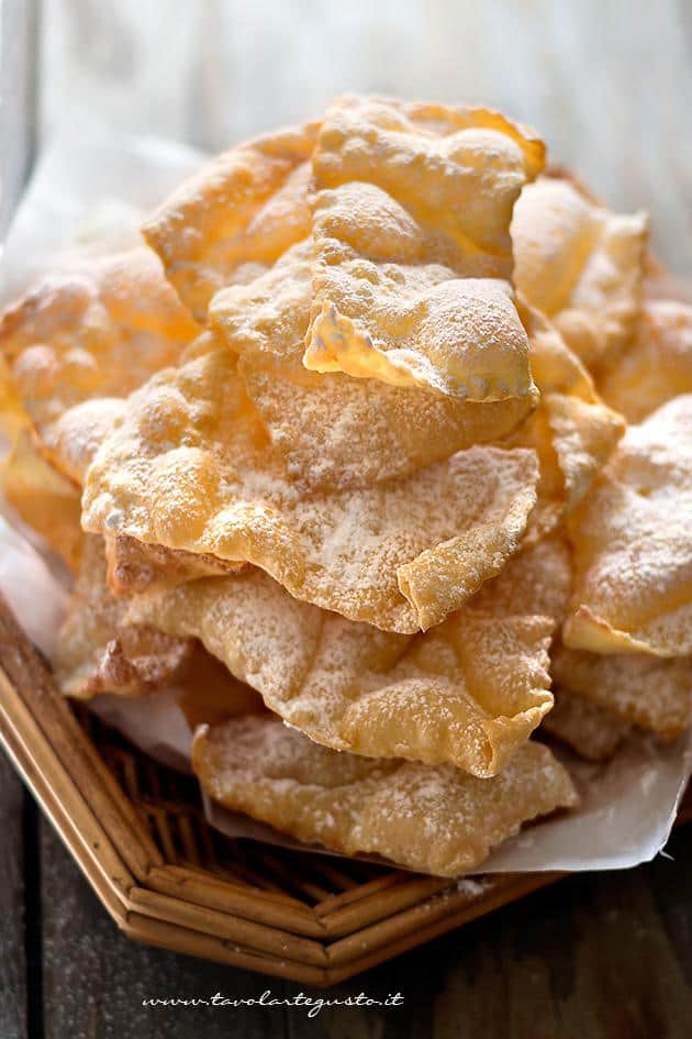 Chiacchiere di carnevale - piene di bolle - Lamiabuonaforchetta