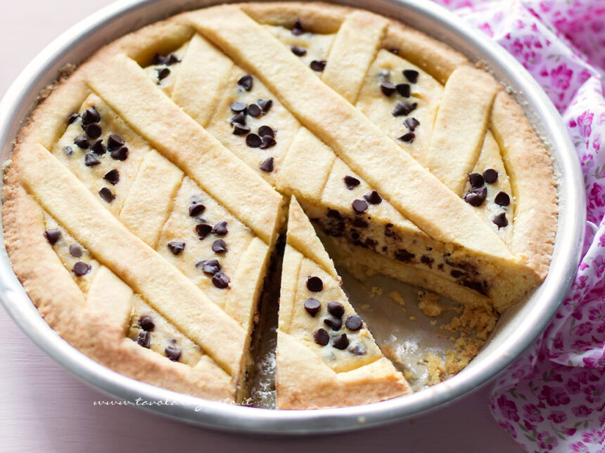 Crostata Ricotta e cioccolato - Ricetta Crostata di Ricotta e gocce di cioccolato