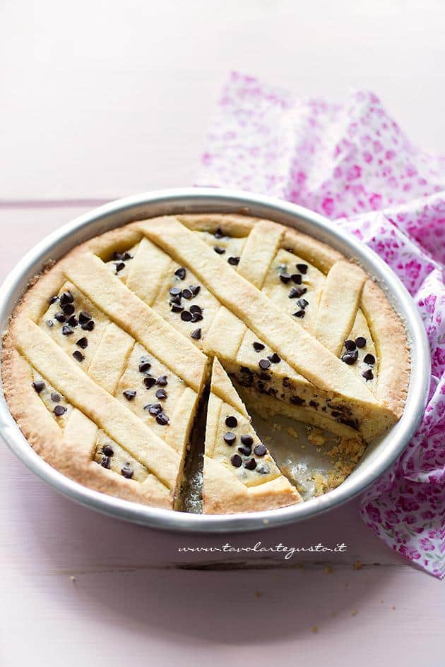 Crostata di Ricotta Cremosa con gocce di cioccolato - Ricetta Crostata di Ricotta