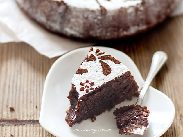 Fetta di Torta Caprese - Ricetta originale Torta Caprese- - Ricetta di Tavolartegusto