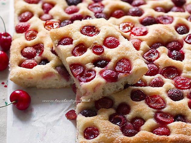 Fetta di Focaccia dolce alle Ciliegie - Ricetta Focaccia dolce alle Ciliegie - Ricetta di Tavolartegusto