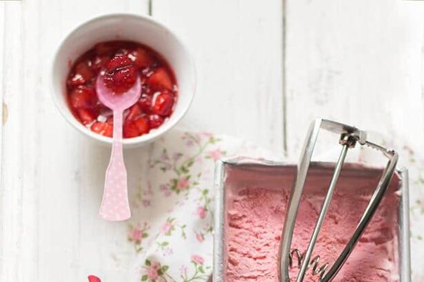 Gelato alla Fragola - Ricetta Gelato alla Fragola velocissimo senza Gelatiera - Ricetta di Tavolartegusto