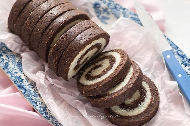 Rotolo senza cottura al cioccolato - Ricetta Rotolo (Girelle) al cioccolato senza cottura- - Ricetta di Tavolartegusto