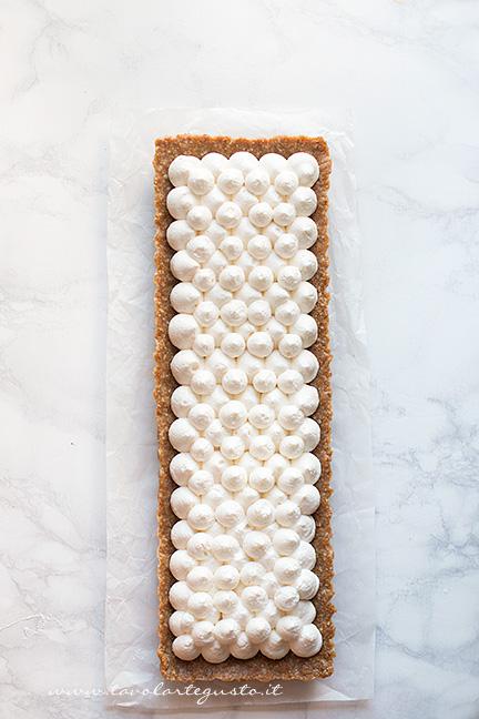 Farcitura con la sac à poche - Ricetta Crostata senza cottura alla frutta