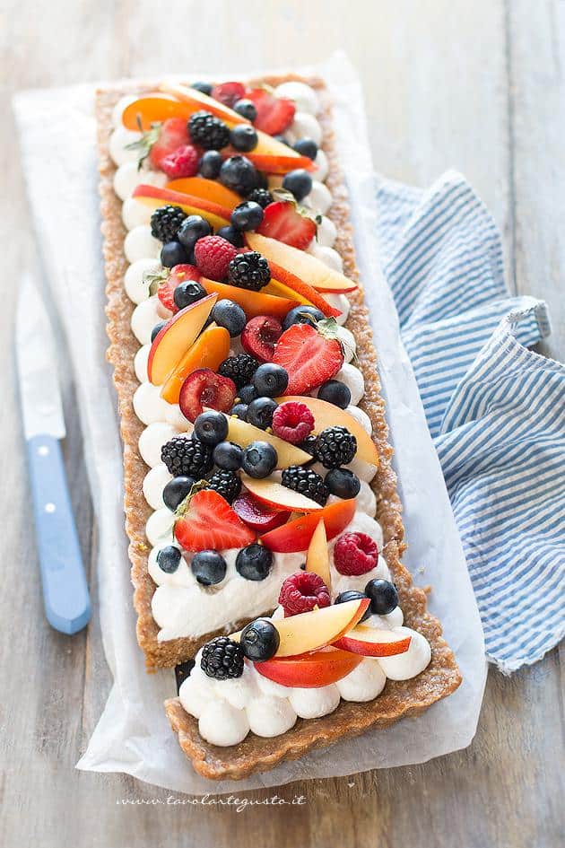 Crostata di frutta fresca, un capolavoro dolce tra croccantezza e freschezza