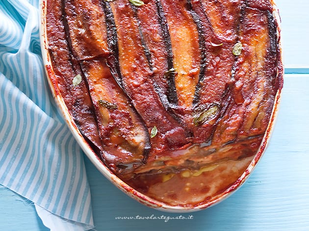 Parmigiana di melanzane napoletana - Ricetta di Tavolartegusto