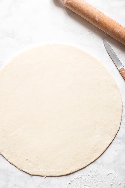 stendere-la-pasta-brisee-ricetta-crostata-di-more