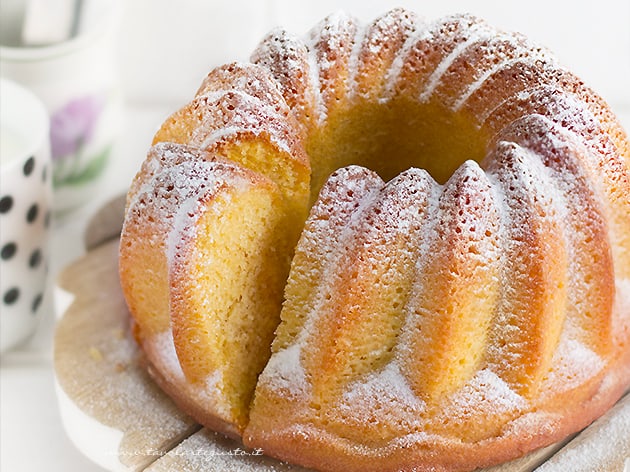 Ciambellone allo yogurt - Ricetta Ciambellone allo yogurt sofficissimo- - Ricetta di Tavolartegusto