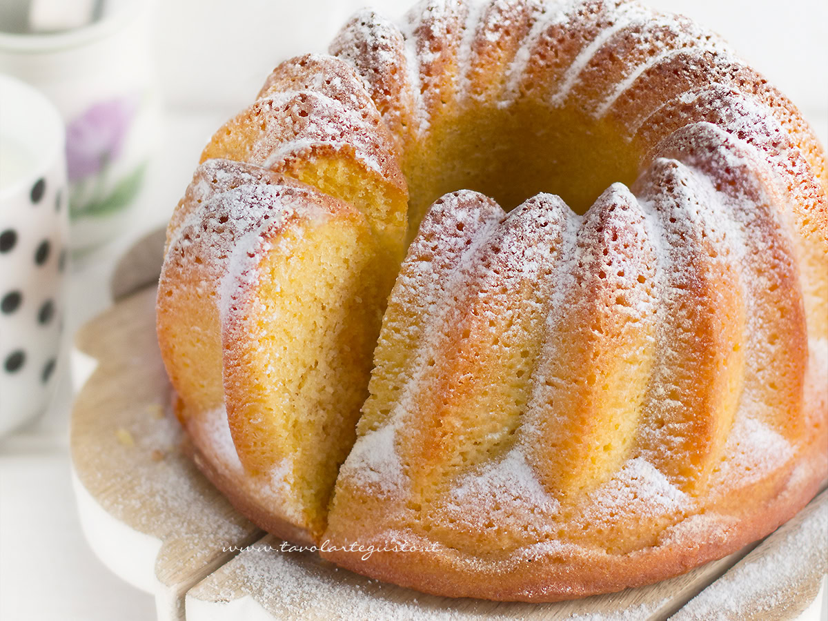 Ciambellone allo yogurt - Ricetta Ciambellone allo yogurt sofficissimo