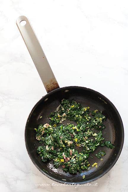 Spinaci saltati con i porri - Ricetta Stella di pasta sfoglia