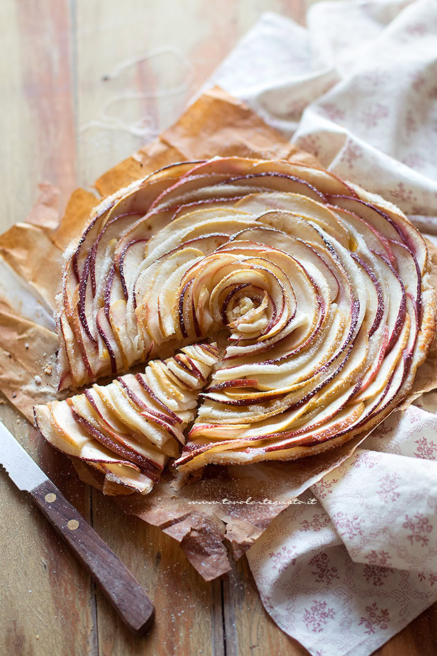 Torta di mele e pasta sfoglia - Ricetta Torta di mele e pasta sfoglia velocissim