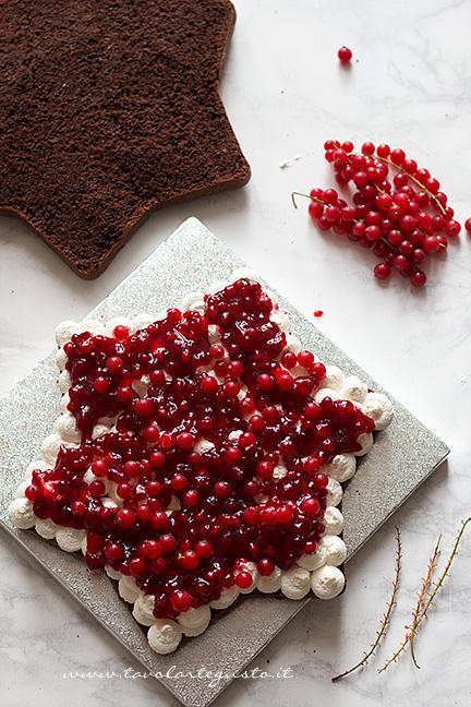 Aggiungere i ribes freschi - Ricetta Torta Stella al cioccolato