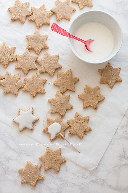 Biscotti Stelle Di Natale Alla Cannella.Zimtsterne La Ricetta Originale Dei Biscotti Stelle Di Cannella