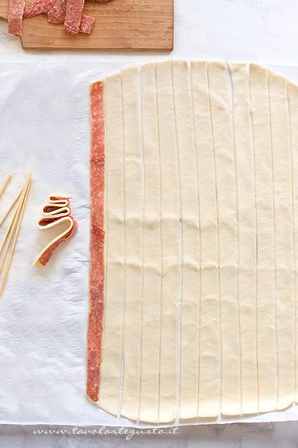 Come ricavare gli Alberelli dalla pasta sfoglia - Ricetta Alberelli di pasta sfoglia