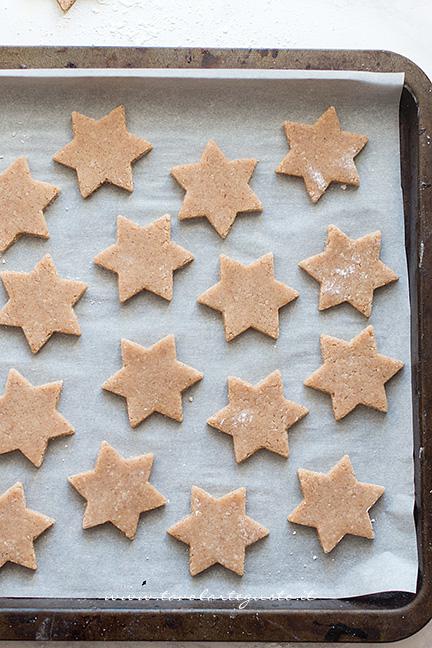 Biscotti Di Natale Zimtsterne.Zimtsterne La Ricetta Originale Dei Biscotti Stelle Di Cannella