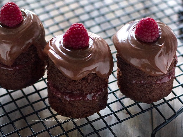 Mini cake al cioccolato - Ricetta di Tavolartegusto