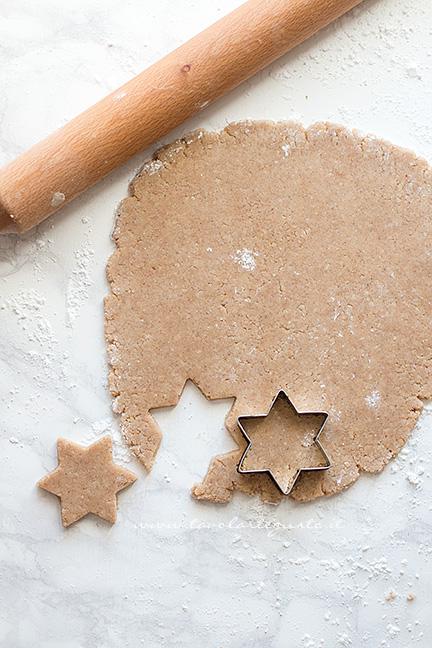 Ricette Biscotti Di Natale Svizzeri.Zimtsterne La Ricetta Originale Dei Biscotti Stelle Di Cannella