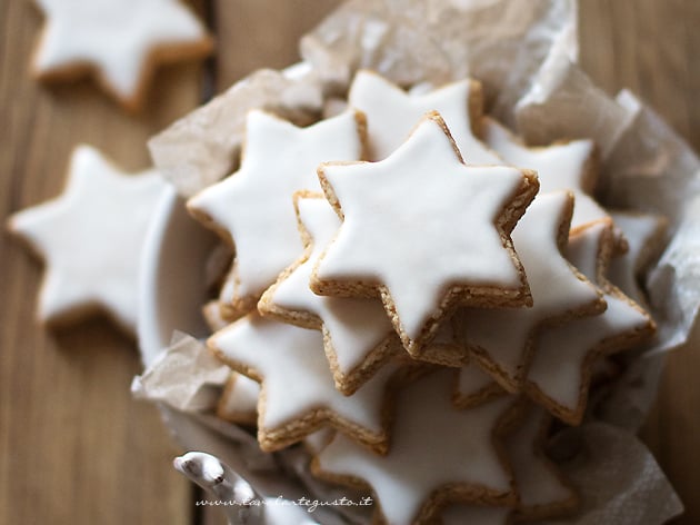 Dolci Natalizi Tedeschi Ricette.Zimtsterne La Ricetta Originale Dei Biscotti Stelle Di Cannella