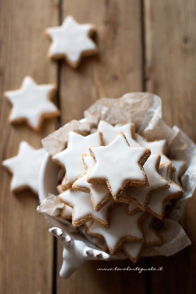 Biscotti Di Natale A Forma Di Stella.Zimtsterne La Ricetta Originale Dei Biscotti Stelle Di Cannella