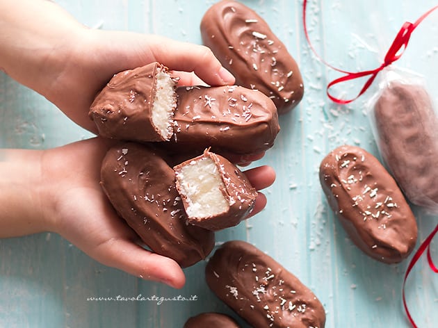 Bounty fatti in casa golosi come gli originali - Ricetta Bounty- - Ricetta di Tavolartegusto