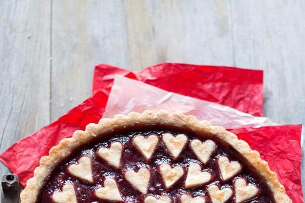 Crostata con cuori per San Valentino - Ricetta Crostata con cuori - Ricetta di Tavolartegusto