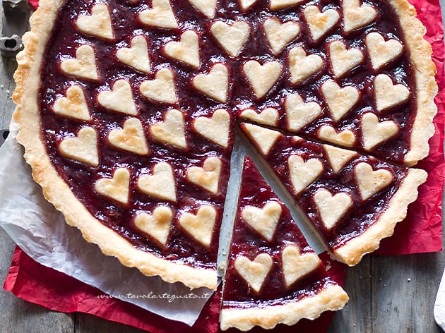 Crostata con cuori per San Valentino - Ricetta Crostata con cuori