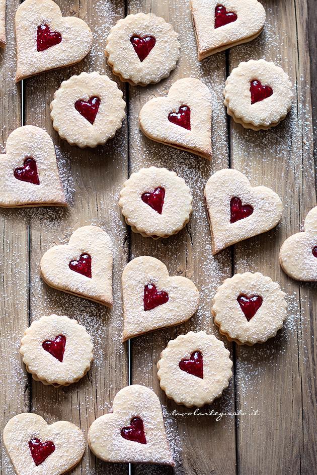 Ricette Per Biscotti Di Natale 2.Biscotti Alla Marmellata La Ricetta Facile E Squisita Biscotti Con Marmellata