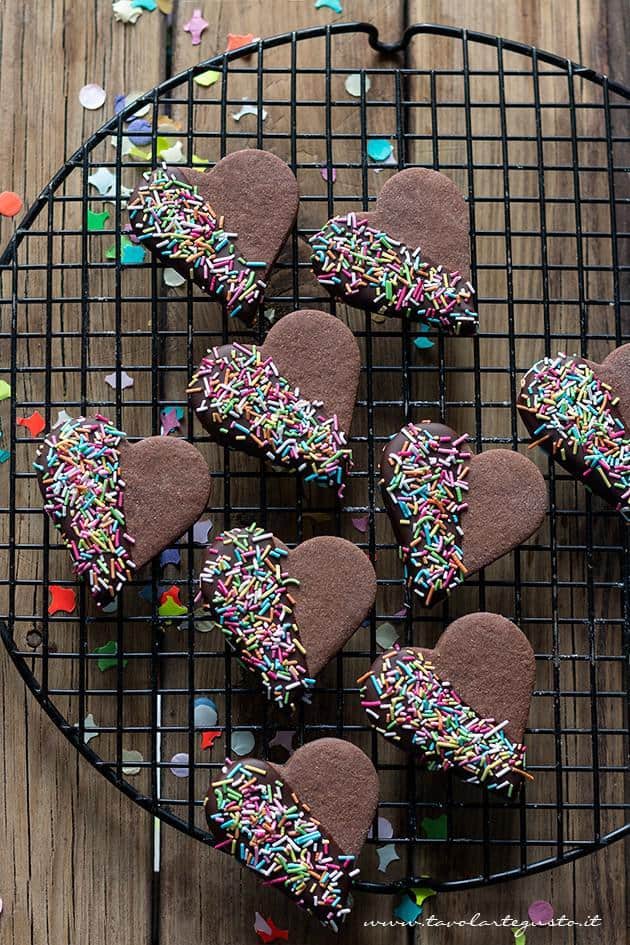 Biscotti di Carnevale colorati , facili e golosissimi - Ricetta Biscotti di Carnevale